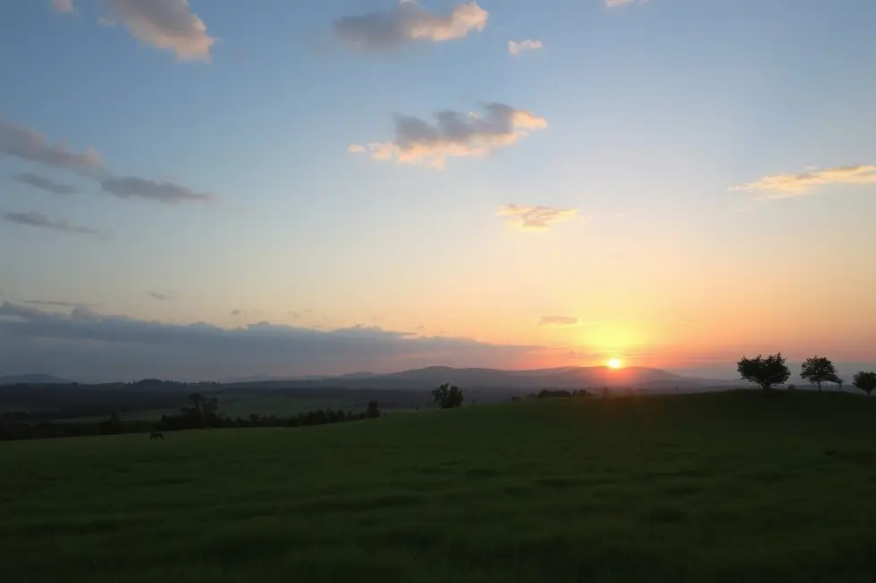 Paisagem tranquila ao amanhecer simbolizando saúde e bem-estar