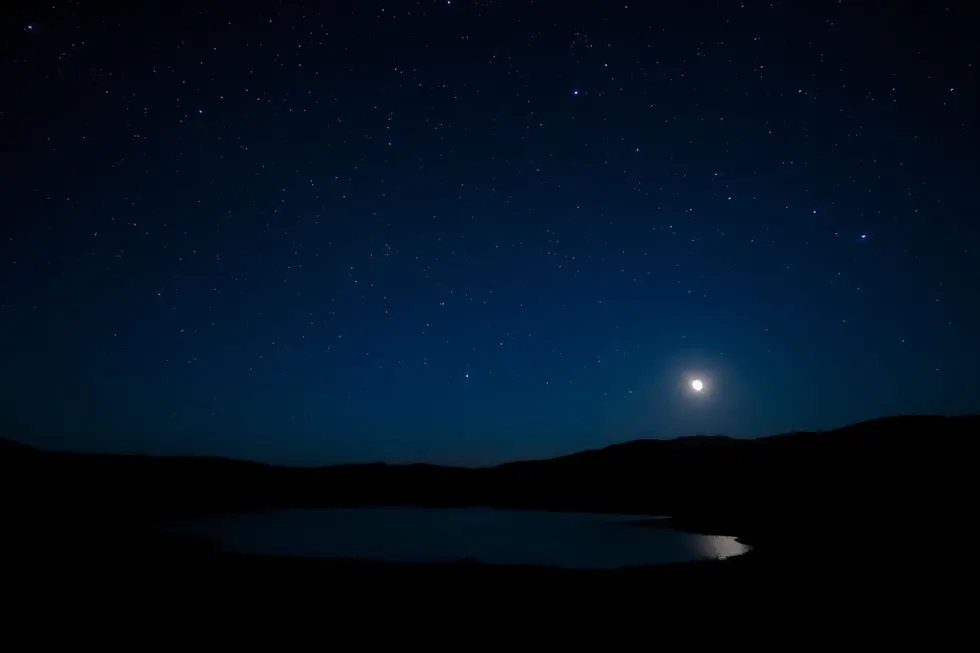 Céu estrelado simbolizando um sono reparador