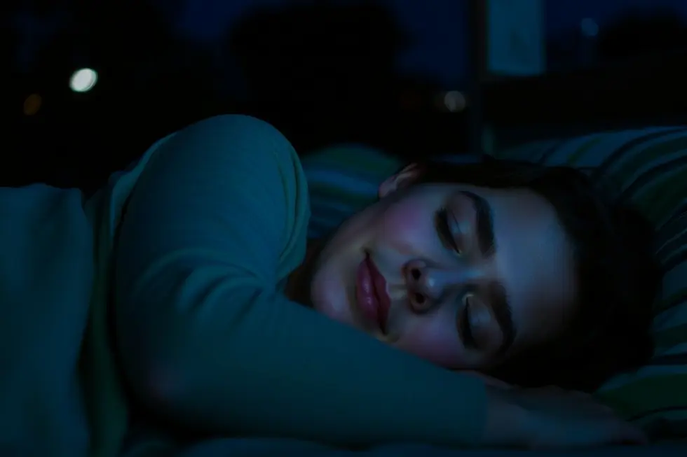 Cenário noturno tranquilo que favorece uma boa noite de sono.
